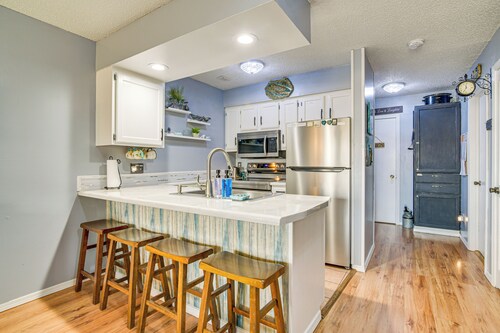 Condo 2 Mi to Silver Dollar City: Relax Fireside!