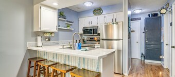 Condo 2 Mi to Silver Dollar City: Relax Fireside!