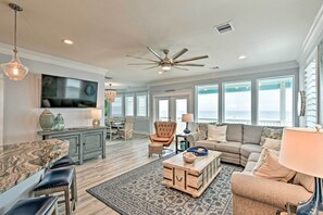 House (4 Bedrooms) | Interior - Beachfront Retreat: 16 Mi to Dtwn Freeport! (Freeport)