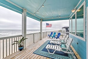 Interior - Beachfront Retreat: 16 Mi to Dtwn Freeport! (Freeport)