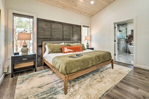 Interior - Broken Bow Cabin: Luxe Outdoor Area & Hot Tub (Broken Bow)