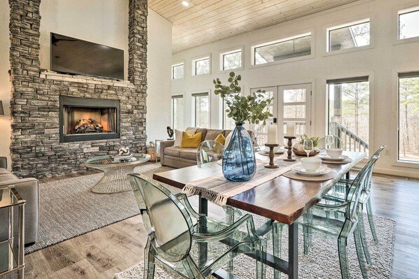 Interior - Broken Bow Cabin: Luxe Outdoor Area & Hot Tub (Broken Bow)