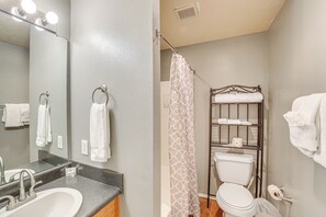 Apartment (3 Bedrooms) | Interior - 5 Mi to Silver Dollar City: Condo w/ Pool Access (Branson)