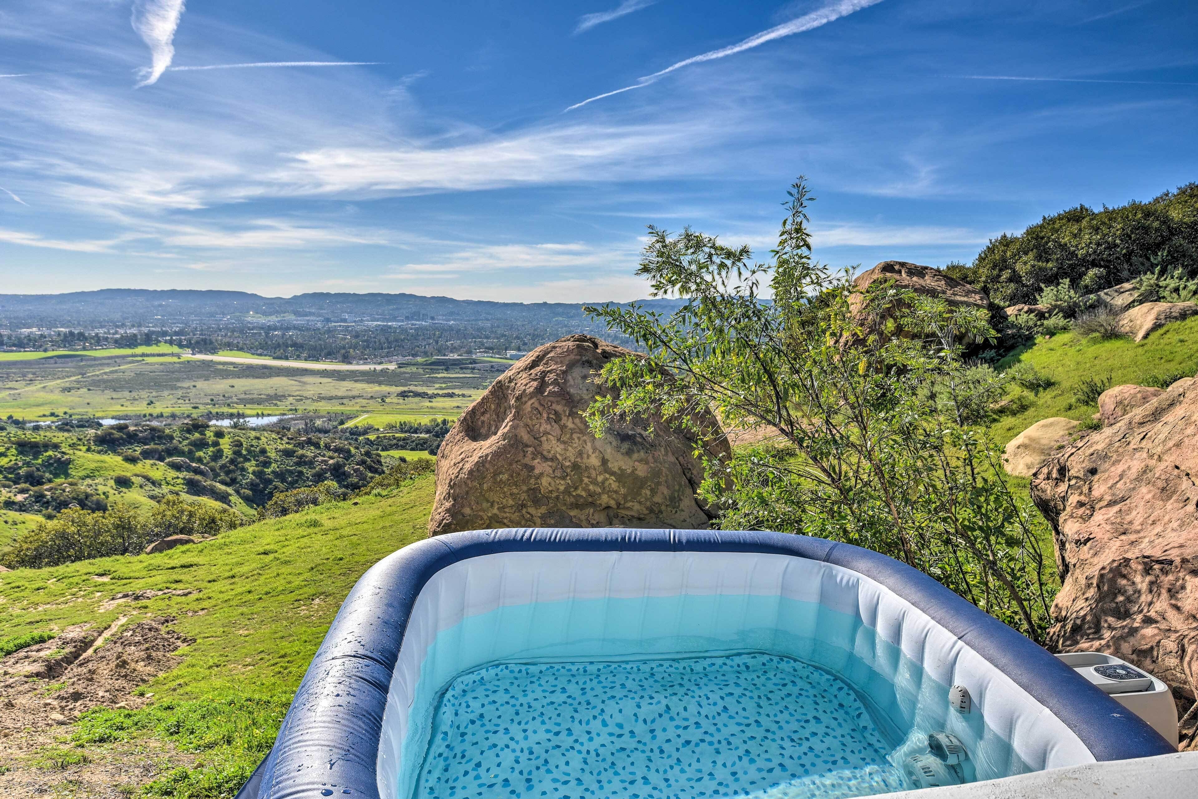 Bright Chatsworth Apartment w/ Mountain Views