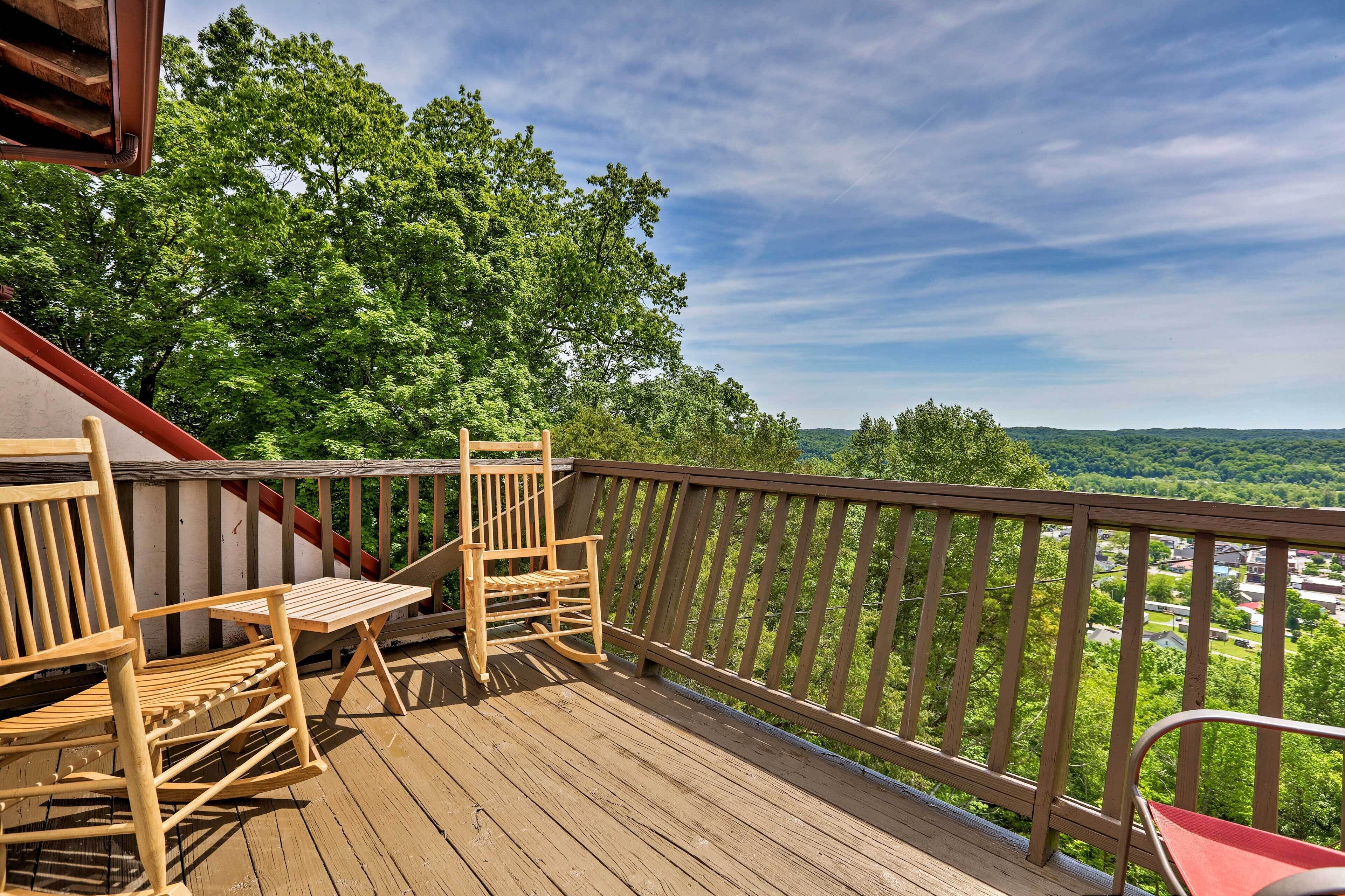 Burkesville Apt w/ Deck, Views & Pool Access!