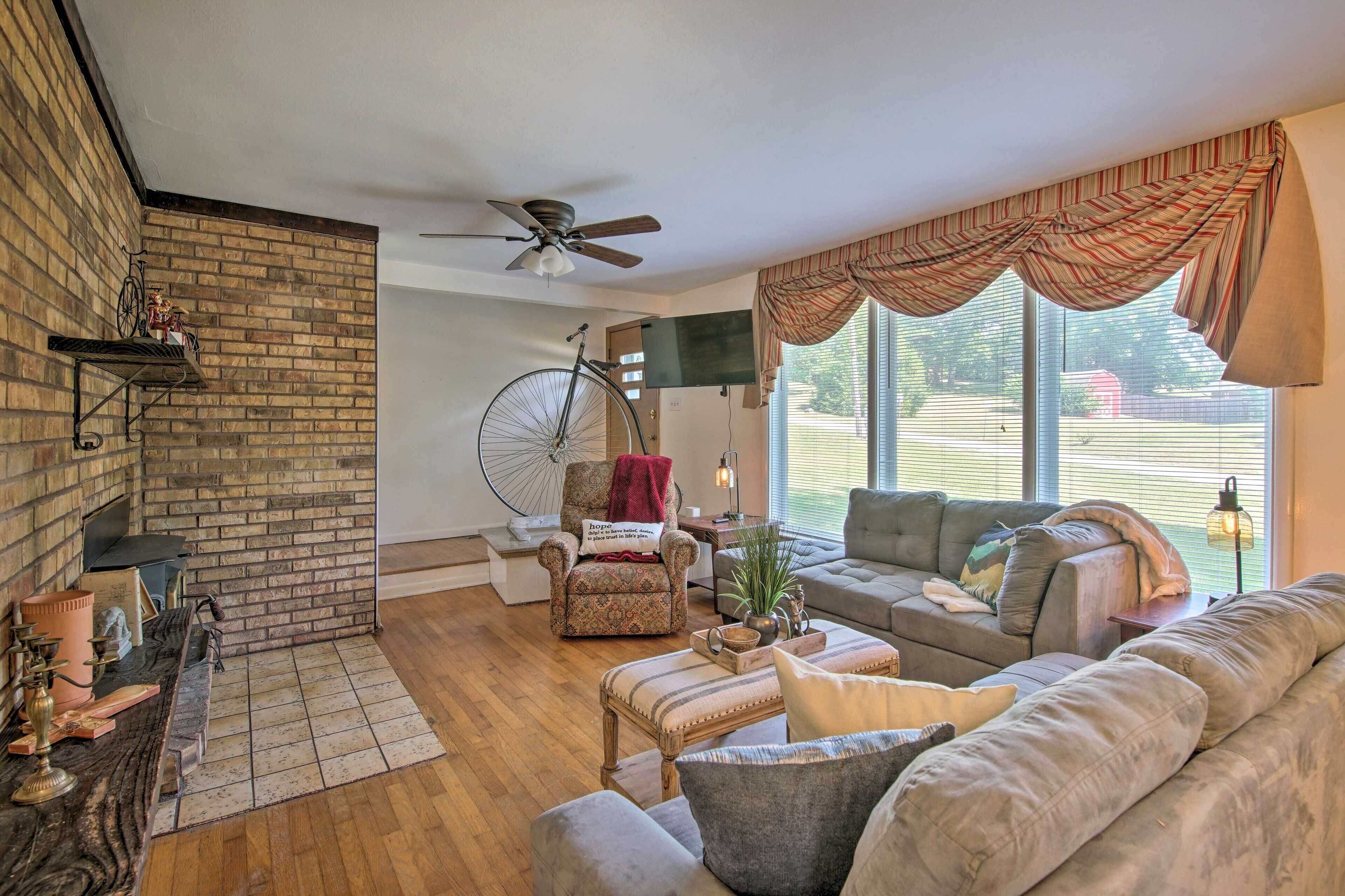 Bright Springfield Home w/ Bike Route Access