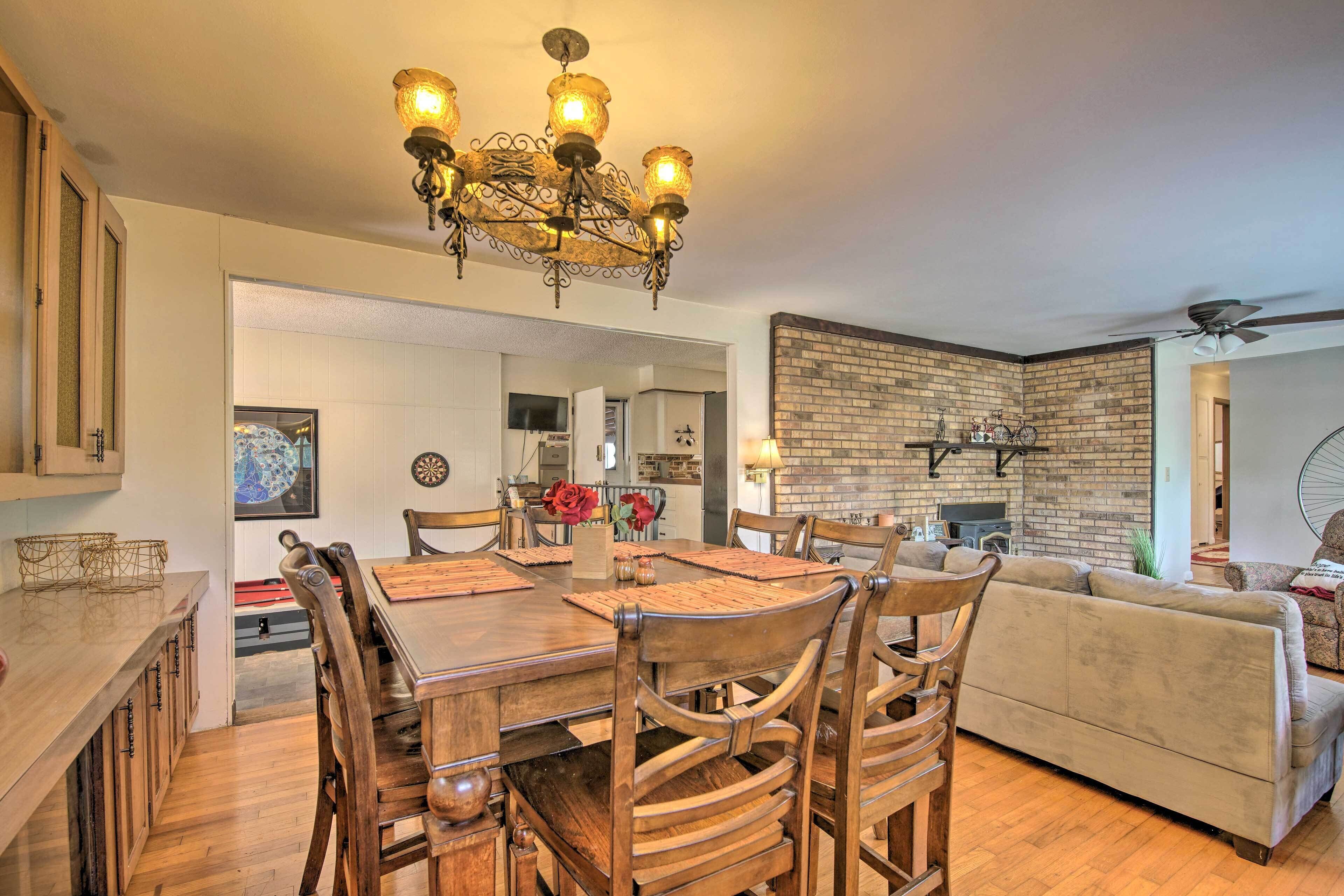 Bright Springfield Home w/ Bike Route Access