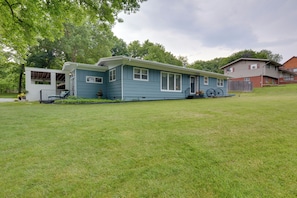 Interior - Bright Springfield Home: Walk to Nature Center! (Springfield)