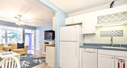 Cape May Quad Unit w/ Deck ~ Half-mi to the Beach!