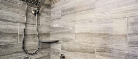 Apartment (2 Bedrooms) | Badezimmer | Dusche