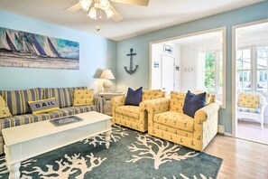 TV - Cape May Quad Unit w/ Deck ~ Half-mi to the Beach! (Cape May)