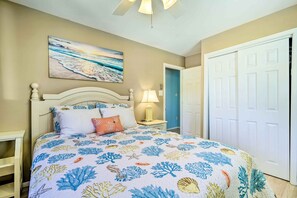 Apartment (2 Bedrooms) | 2 bedrooms, iron/ironing board, free cots/infant beds, bed sheets - Cape May Quad Unit w/ Deck ~ Half-mi to the Beach! (Cape May)