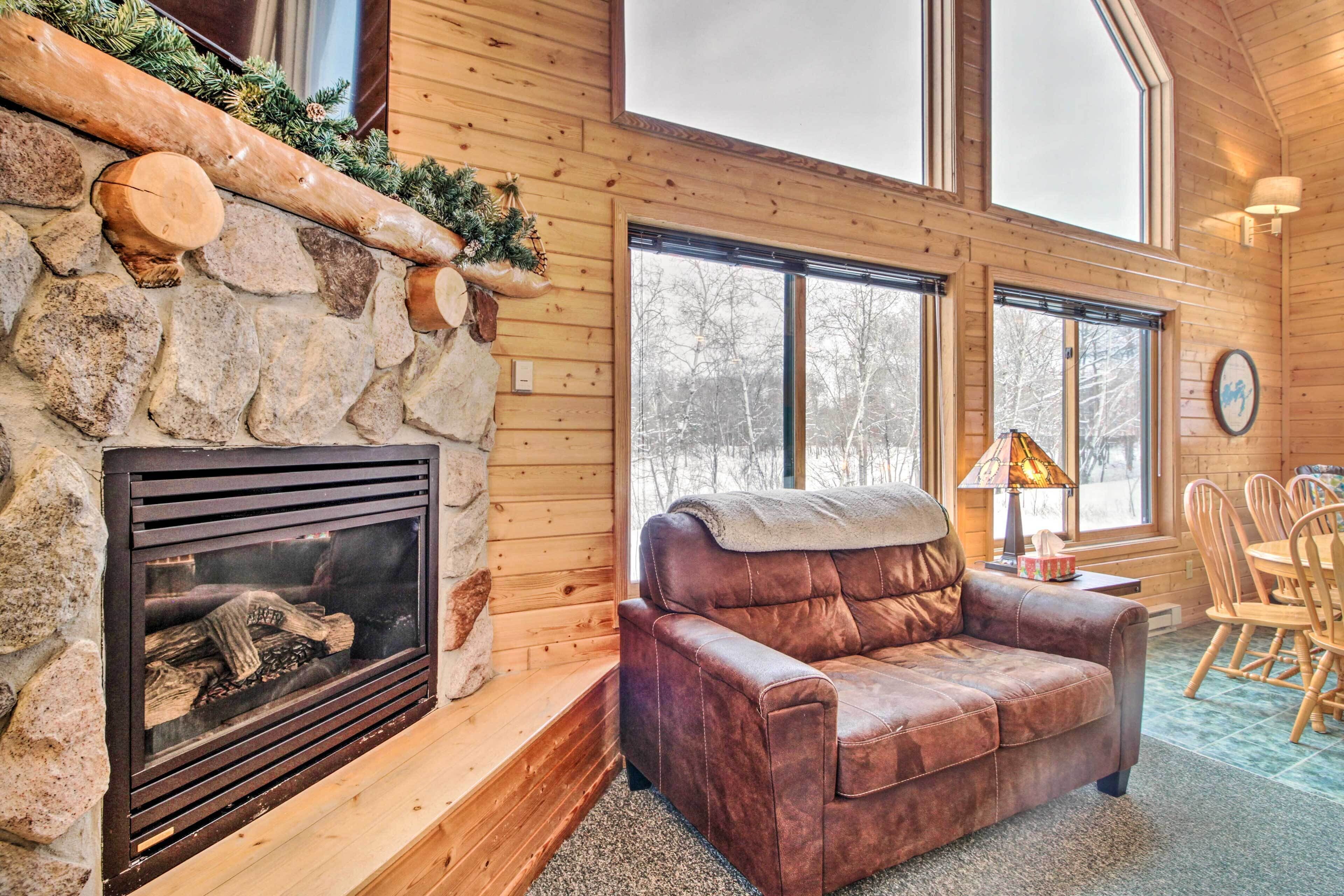 Cabin w/ Fireplace < 1 Mile to Lakes + Golf