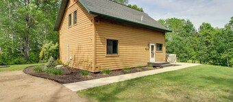 Cabin w/ Fireplace < 1 Mile to Lakes + Golf