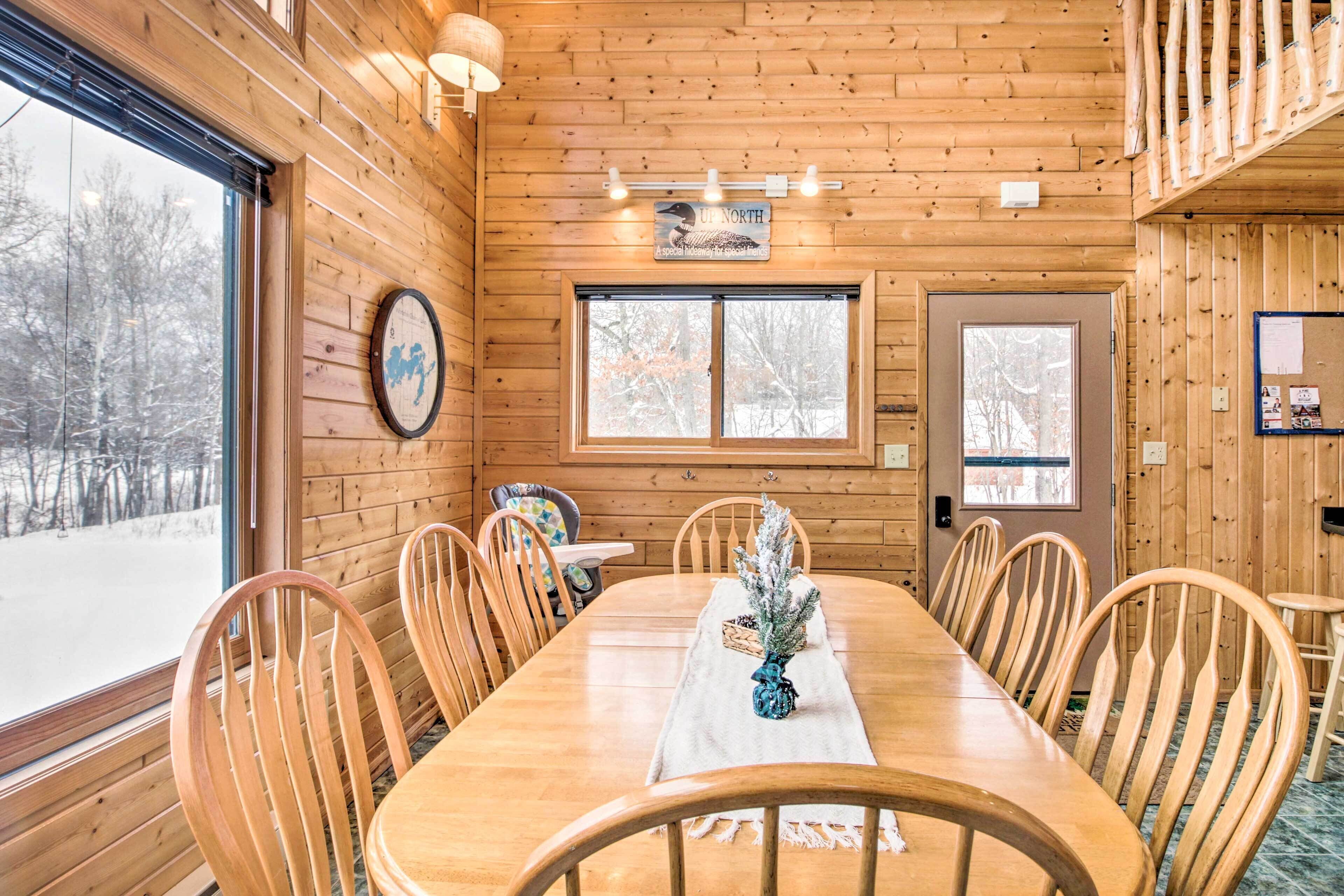 Cabin w/ Fireplace < 1 Mile to Lakes + Golf