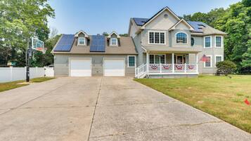 House (5 Bedrooms) | Interior