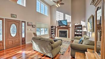 House (5 Bedrooms) | Interior