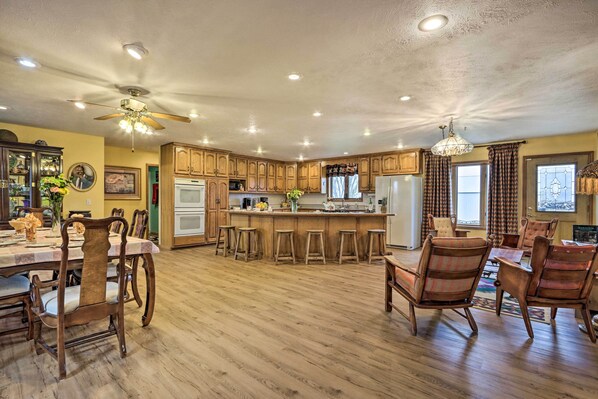 House (3 Bedrooms) | Interior