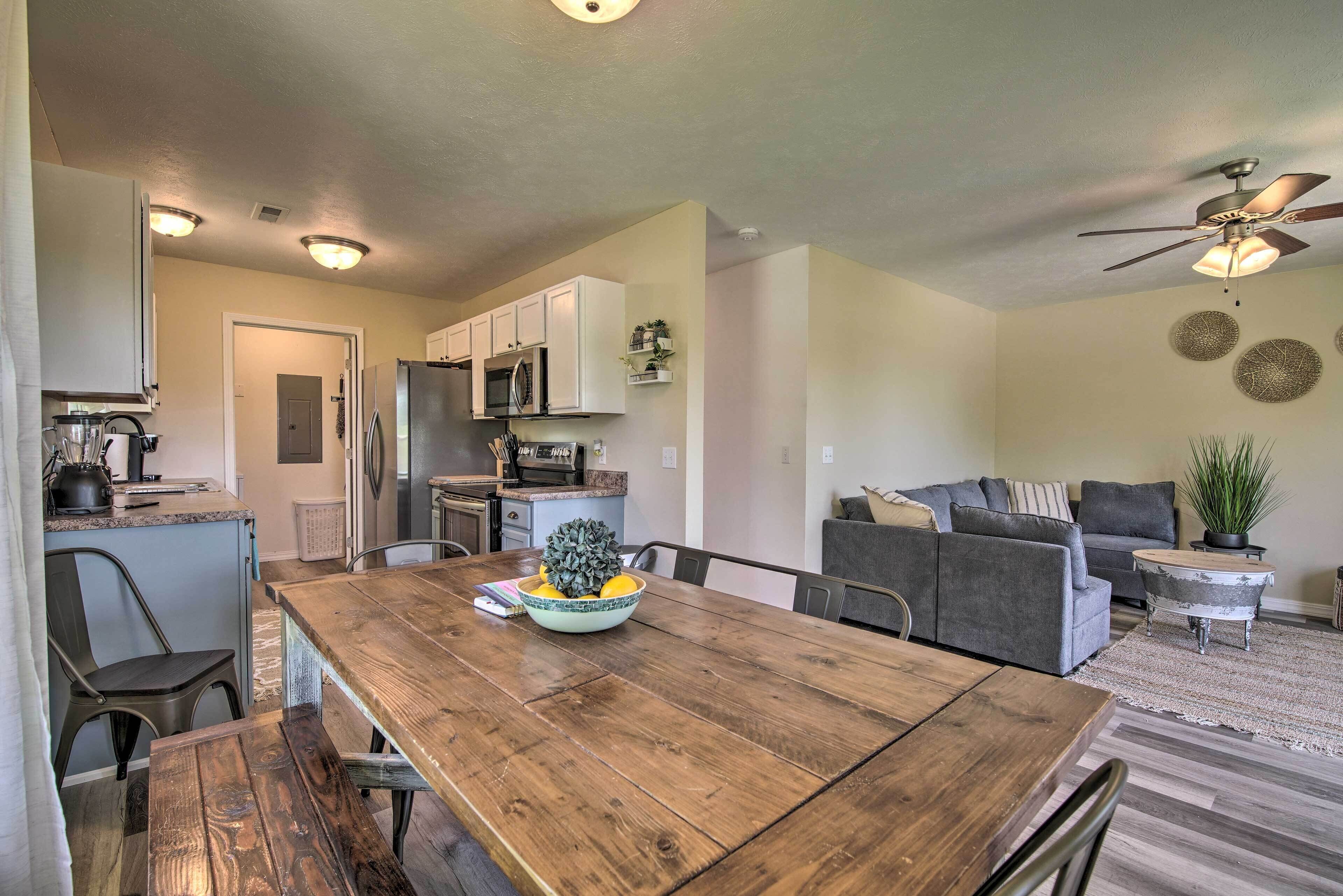 Charming Branson House w/ Fireplace & Grill!