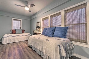 3 bedrooms, iron/ironing board, bed sheets - Charming Conway Home w/ Yard - Walk to Dtwn! (Conway)