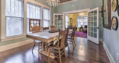 Charming Conway Home w/ Yard - Walk to Dtwn!