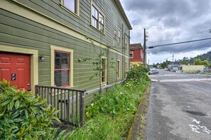 Apartment (3 Bedrooms) | Interior - Charming Apartment in Downtown Blue Lake! (Blue Lake)