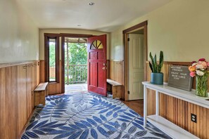 Apartment (3 Bedrooms) | Interior - Charming Apartment in Downtown Blue Lake! (Blue Lake)