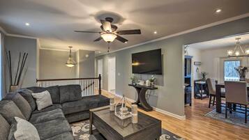 House (3 Bedrooms) | Living area | TV, table tennis