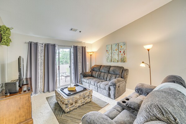 Apartment (2 Bedrooms) | Living area - 3 Mi to Branson Strip: Condo w/ Balcony! (Branson)