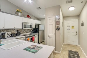 Apartment (2 Bedrooms) | Interior - 3 Mi to Branson Strip: Condo w/ Balcony! (Branson)