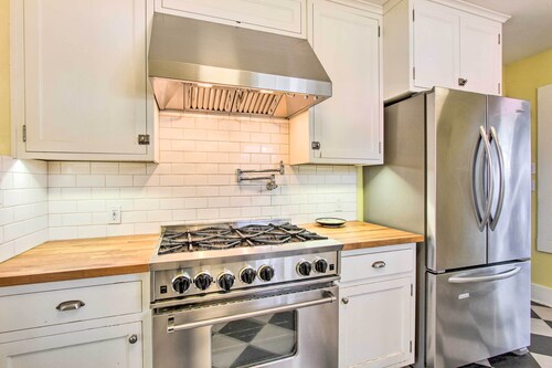 Charming Eugene Vacation Home: 1 Mi to Dtwn!