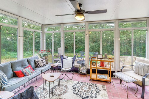 Sunroom & Yard: Charming Hot Springs Home!