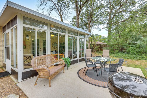 Sunroom & Yard: Charming Hot Springs Home!