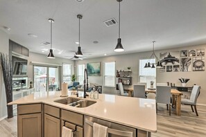 House (4 Bedrooms) | Private kitchen | Microwave, oven, stovetop, dishwasher