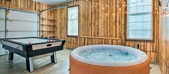Charming Lewisburg Home w/ Hot Tub & Games!
