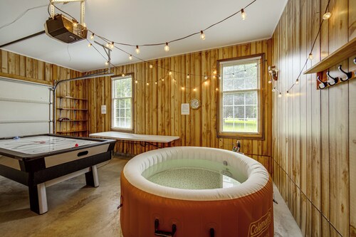 Charming Lewisburg Home w/ Hot Tub & Games!