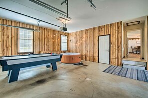 Interior - Charming Lewisburg Home w/ Hot Tub & Games! (Lewisburg)
