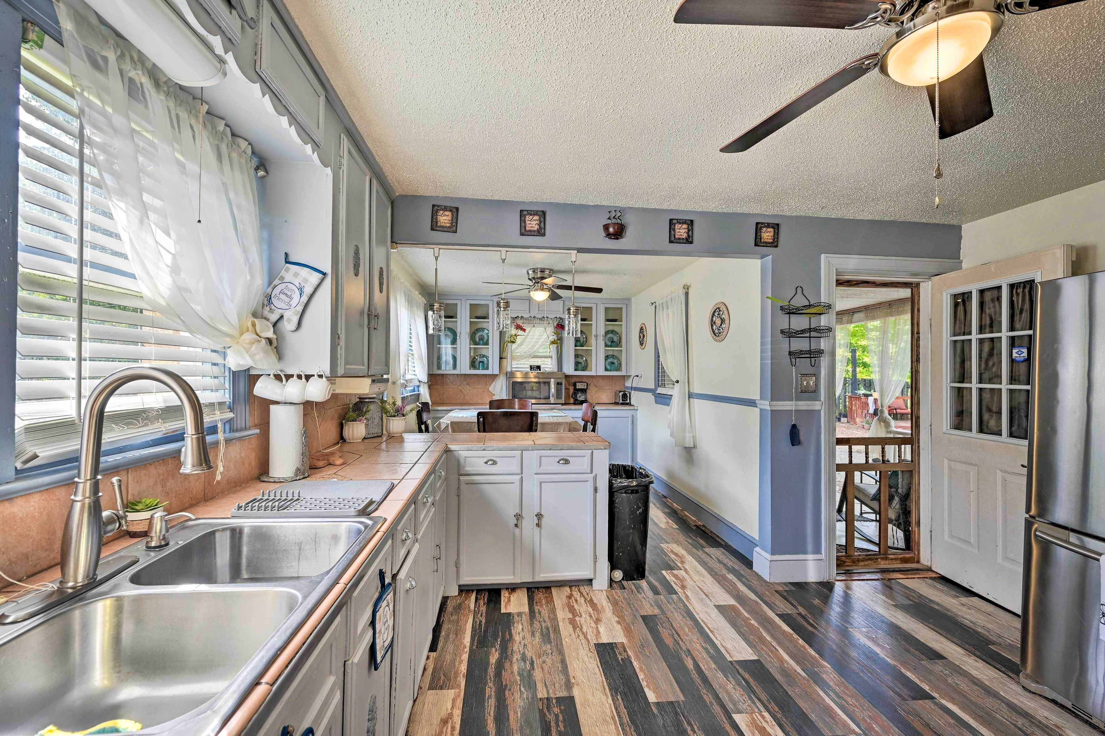 Charming Winston-salem Home ~ 5 Mi to Dtwn!