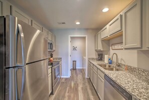 Apartment (3 Bedrooms) | Interior - Cozy Condo w/ Pool Access in the Heart of Branson! (Branson)