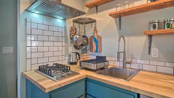 Apartemen (0 Bedroom) | Dapur pribadi | Microwave, oven, kompor, dan mesin pembuat kopi/teh