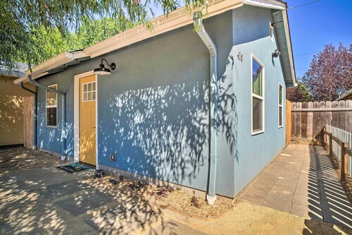 Chic Grants Pass Tiny Home ~ Half-mi to Dtwn!