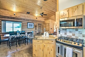 Interior - Clifton Retreat w/ Breathtaking Mt Backdrop! (Clifton)