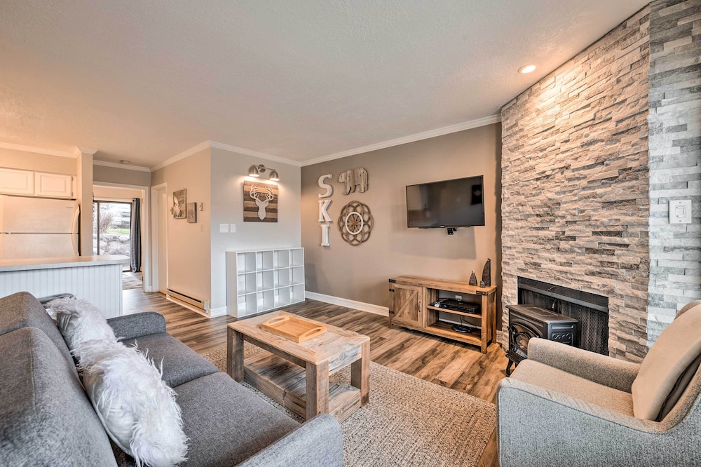 Chic Eden Condo w/ Pool Access < 5 Mi to Ski!