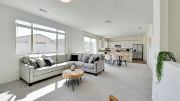 House (4 Bedrooms) | Interior