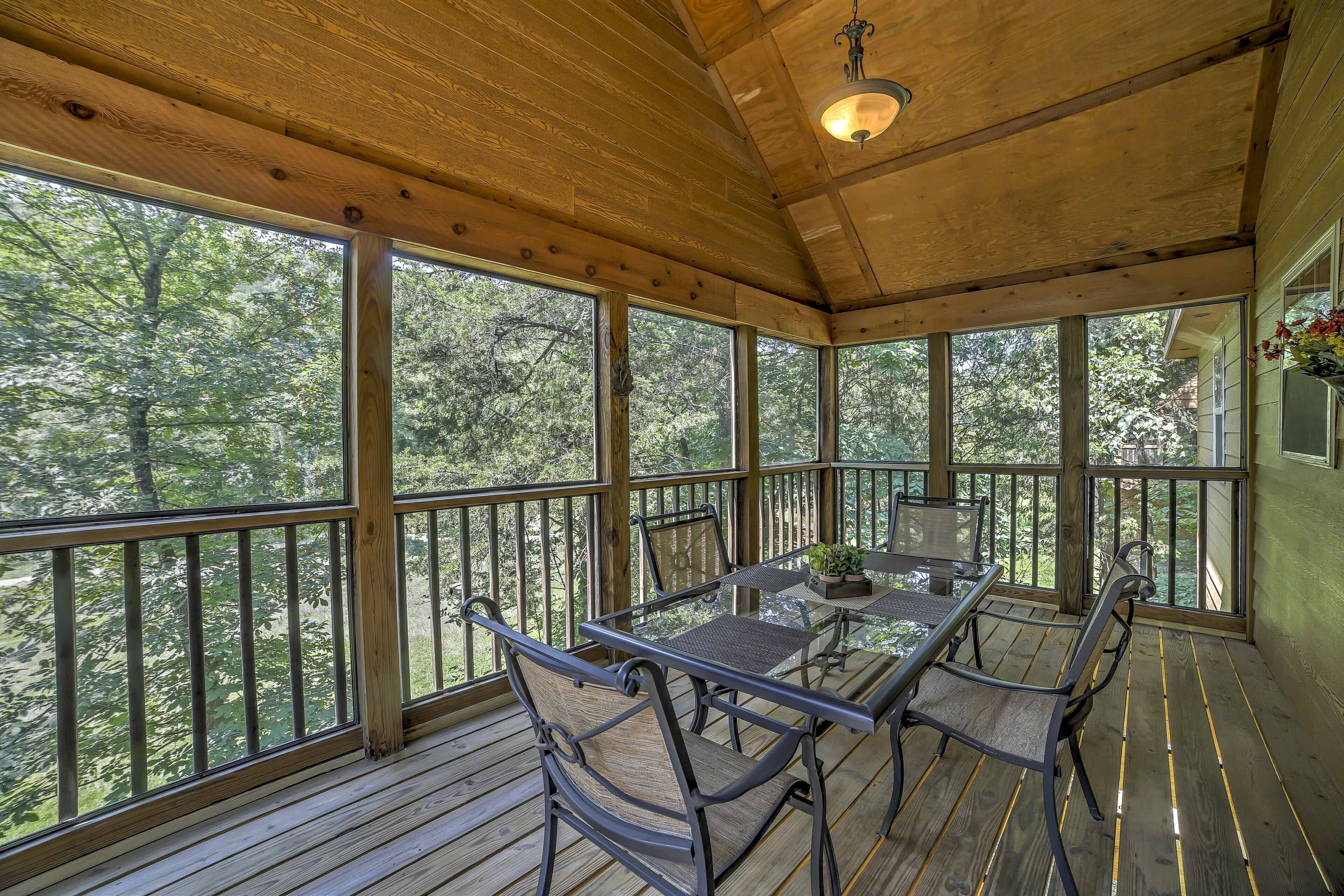 Cozy Branson West Cabin w/ Resort-style Amenities!
