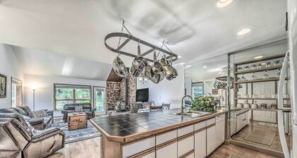 Cozy Cloudcroft Townhome ~ 1 Mi to Burro Ave!