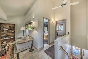 Apartment (2 Bedrooms) | Interior - Cozy Cloudcroft Townhome ~ 1 Mi to Burro Ave! (Cloudcroft)