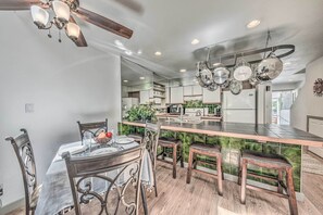 Apartment (2 Bedrooms) | Interior - Cozy Cloudcroft Townhome ~ 1 Mi to Burro Ave! (Cloudcroft)