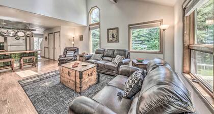 Cozy Cloudcroft Townhome ~ 1 Mi to Burro Ave!