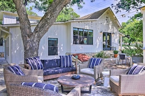 Cottage (4 Bedrooms) | Interior - Beautiful Hill Country Cottage - Walk to Downtown! (Comfort)